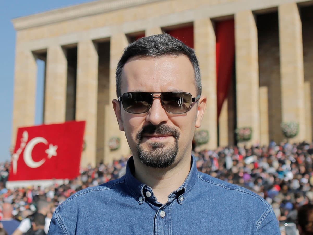Sertaç Şipka, Anıtkabir'de tören kalabalığının önünde